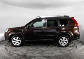 Подержанный автомобиль Nissan X-Trail 2013 года (8 фото)