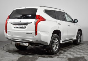 Подержанный автомобиль Mitsubishi Pajero Sport 2019 года (5 фото)