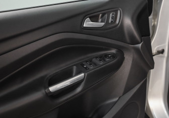 Подержанный автомобиль Ford Kuga 2014 года (17 фото)