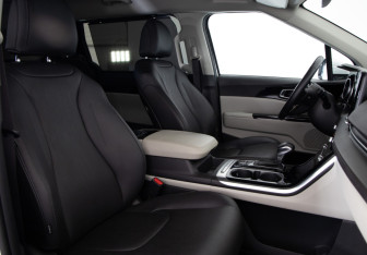 Подержанный автомобиль Kia Carnival 2022 года (24 фото)