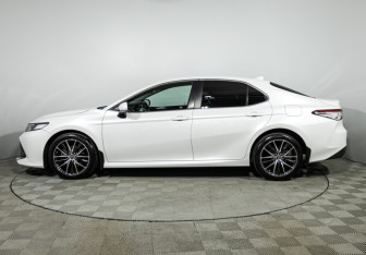Подержанный автомобиль Toyota Camry Sedan 2018 года (8 фото)