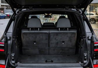 Подержанный автомобиль BMW X7 2023 года (35 фото)