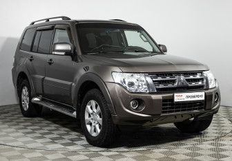 Подержанный автомобиль Mitsubishi Pajero 2011 года (3 фото)