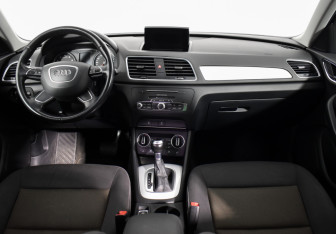 Подержанный автомобиль Audi Q3 2015 года (12 фото)