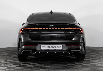 Подержанный автомобиль Kia K5 2021 года (8 фото)