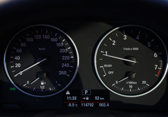 Подержанный автомобиль BMW X1 2017 года (14 фото)