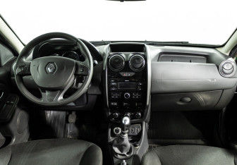 Подержанный автомобиль Renault Duster 2018 года (13 фото)