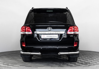 Подержанный автомобиль Toyota Land Cruiser Suv 2010 года (6 фото)