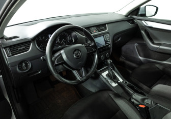 Подержанный автомобиль Skoda Octavia Liftback 2017 года (11 фото)