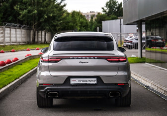 Подержанный автомобиль Porsche Cayenne 2021 года (7 фото)
