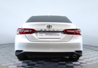 Подержанный автомобиль Toyota Camry Sedan 2021 года (6 фото)
