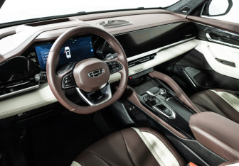 Подержанный автомобиль Geely Monjaro 2023 года (11 фото)