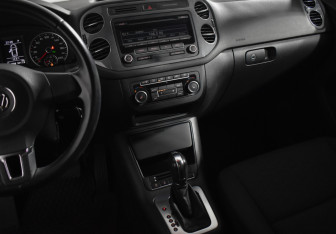 Подержанный автомобиль Volkswagen Tiguan 2014 года (18 фото)
