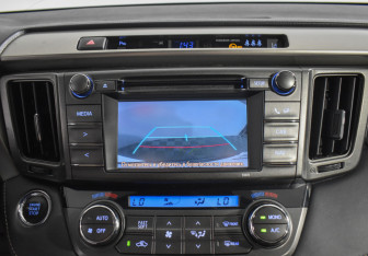 Подержанный автомобиль Toyota RAV4 2015 года (16 фото)
