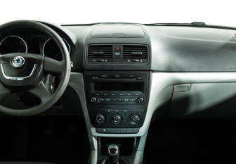 Подержанный автомобиль Skoda Yeti 2013 года (14 фото)