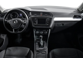 Подержанный автомобиль Volkswagen Tiguan 2017 года (14 фото)