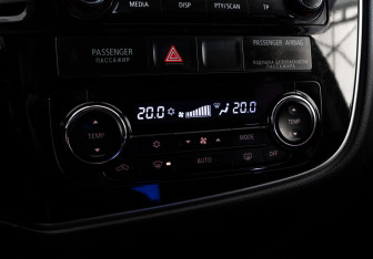 Подержанный автомобиль Mitsubishi Outlander 2014 года (14 фото)