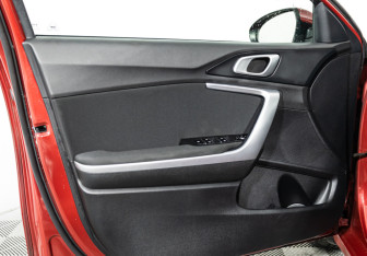 Подержанный автомобиль Kia Ceed Hatchback 2022 года (24 фото)