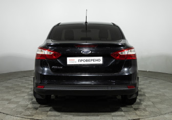 Подержанный автомобиль Ford Focus Sedan 2011 года (6 фото)