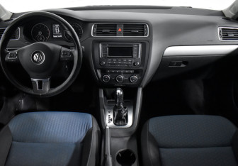 Подержанный автомобиль Volkswagen Jetta Sedan 2013 года (14 фото)