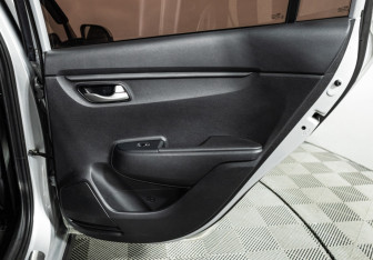 Подержанный автомобиль Kia Rio Hatchback 2021 года (23 фото)