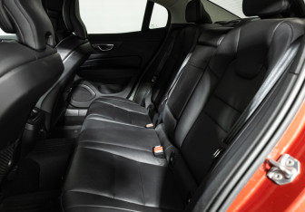 Подержанный автомобиль Volvo S60 2019 года (10 фото)