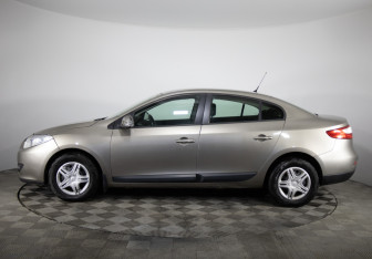 Подержанный автомобиль Renault Fluence 2012 года (8 фото)