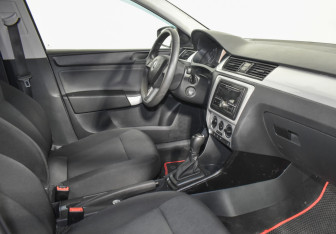 Подержанный автомобиль Skoda Rapid Liftback 2016 года (12 фото)