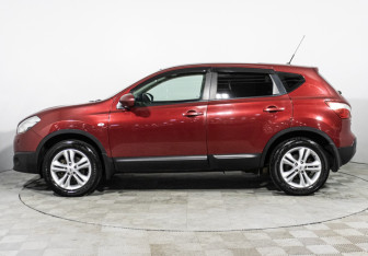 Подержанный автомобиль Nissan Qashqai 2012 года (8 фото)