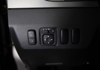 Подержанный автомобиль Mitsubishi Pajero 2012 года (16 фото)