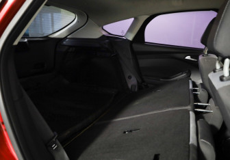Подержанный автомобиль Ford Focus Hatchback 2013 года (15 фото)