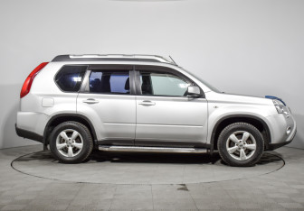 Подержанный автомобиль Nissan X-Trail 2011 года (4 фото)