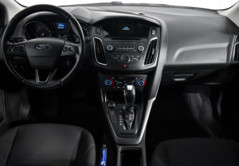 Подержанный автомобиль Ford Focus Hatchback 2017 года (14 фото)