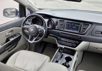 Подержанный автомобиль Kia Carnival 2019 года (21 фото)