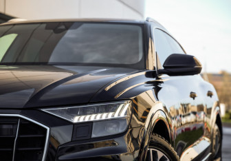 Подержанный автомобиль Audi Q8 2018 года (2 фото)