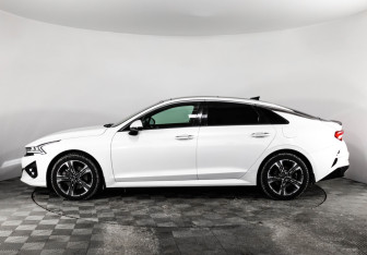 Подержанный автомобиль Kia K5 2020 года (12 фото)