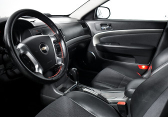 Подержанный автомобиль Chevrolet Epica 2010 года (9 фото)