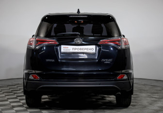 Подержанный автомобиль Toyota RAV4 2015 года (7 фото)
