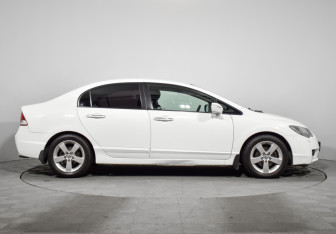Подержанный автомобиль Honda Civic Sedan 2011 года (4 фото)