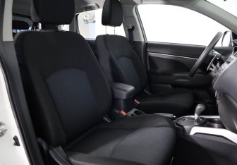 Подержанный автомобиль Mitsubishi ASX 2012 года (17 фото)