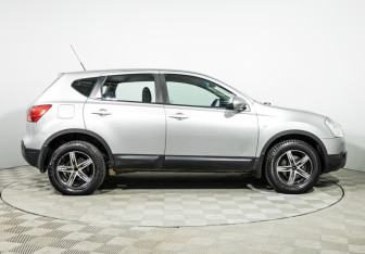 Подержанный автомобиль Nissan Qashqai 2009 года (4 фото)