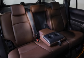 Подержанный автомобиль Toyota Land Cruiser Prado 2016 года (25 фото)