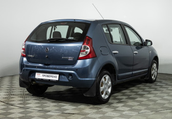 Подержанный автомобиль Renault Sandero 2013 года (5 фото)