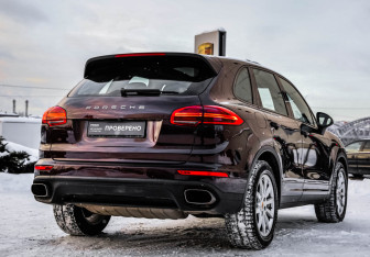 Подержанный автомобиль Porsche Cayenne 2015 года (7 фото)