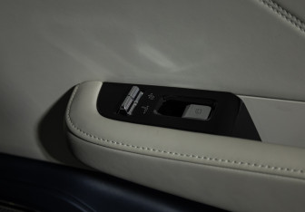 Подержанный автомобиль Zeekr 001 2022 года (15 фото)