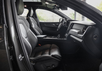 Подержанный автомобиль Volvo XC60 2019 года (29 фото)
