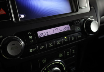 Подержанный автомобиль Toyota Land Cruiser Prado 2016 года (18 фото)