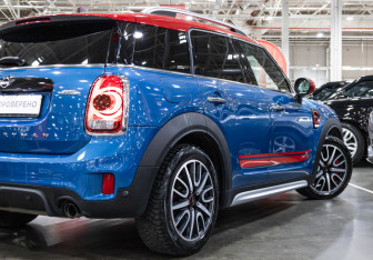 Подержанный автомобиль MINI Countryman 2019 года (12 фото)