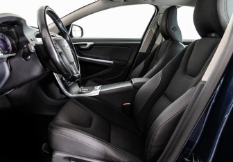 Подержанный автомобиль Volvo S60 2010 года (15 фото)