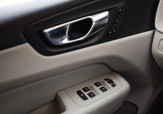 Подержанный автомобиль Volvo XC60 2021 года (21 фото)